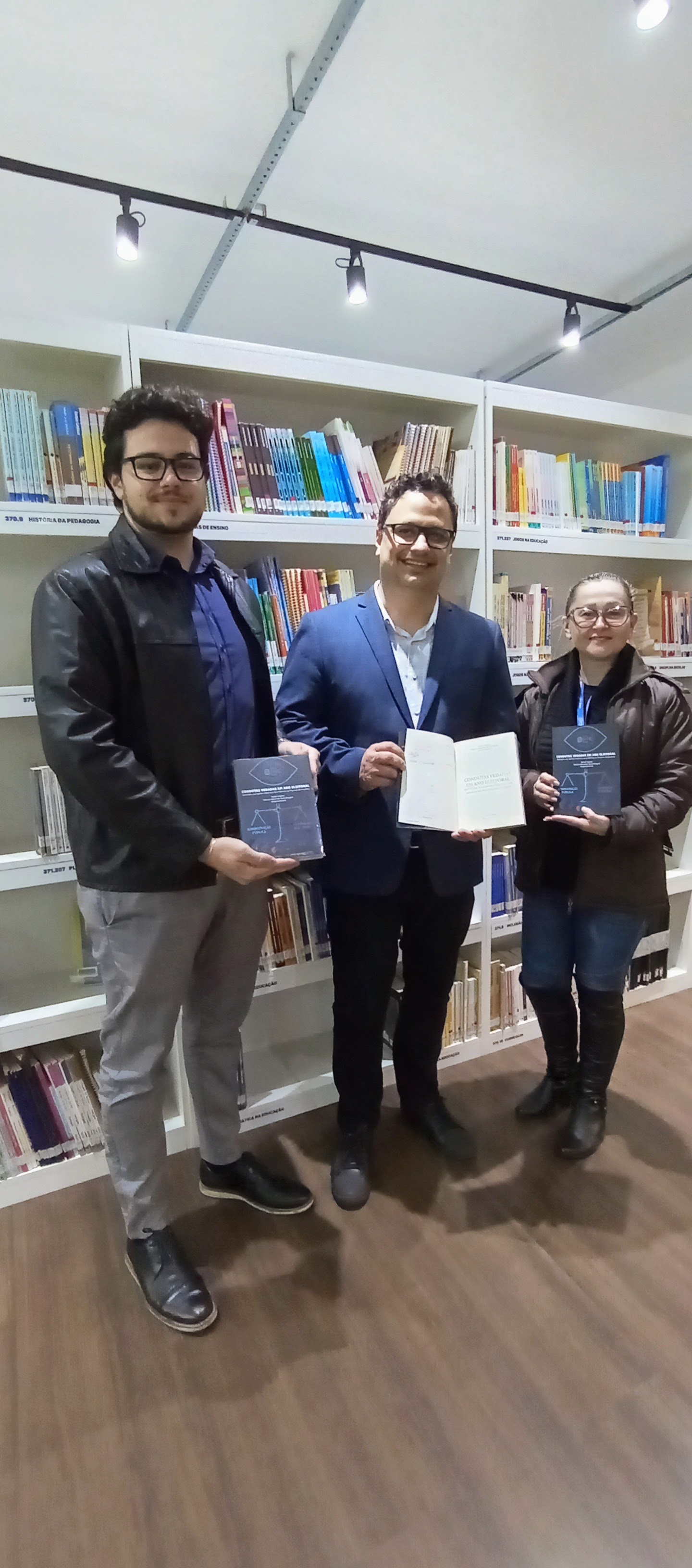 LANCAMENTO_DO_LIVRO_CONDUTAS_VEDADAS_EM_ANO_ELEITORAL_5.jpg